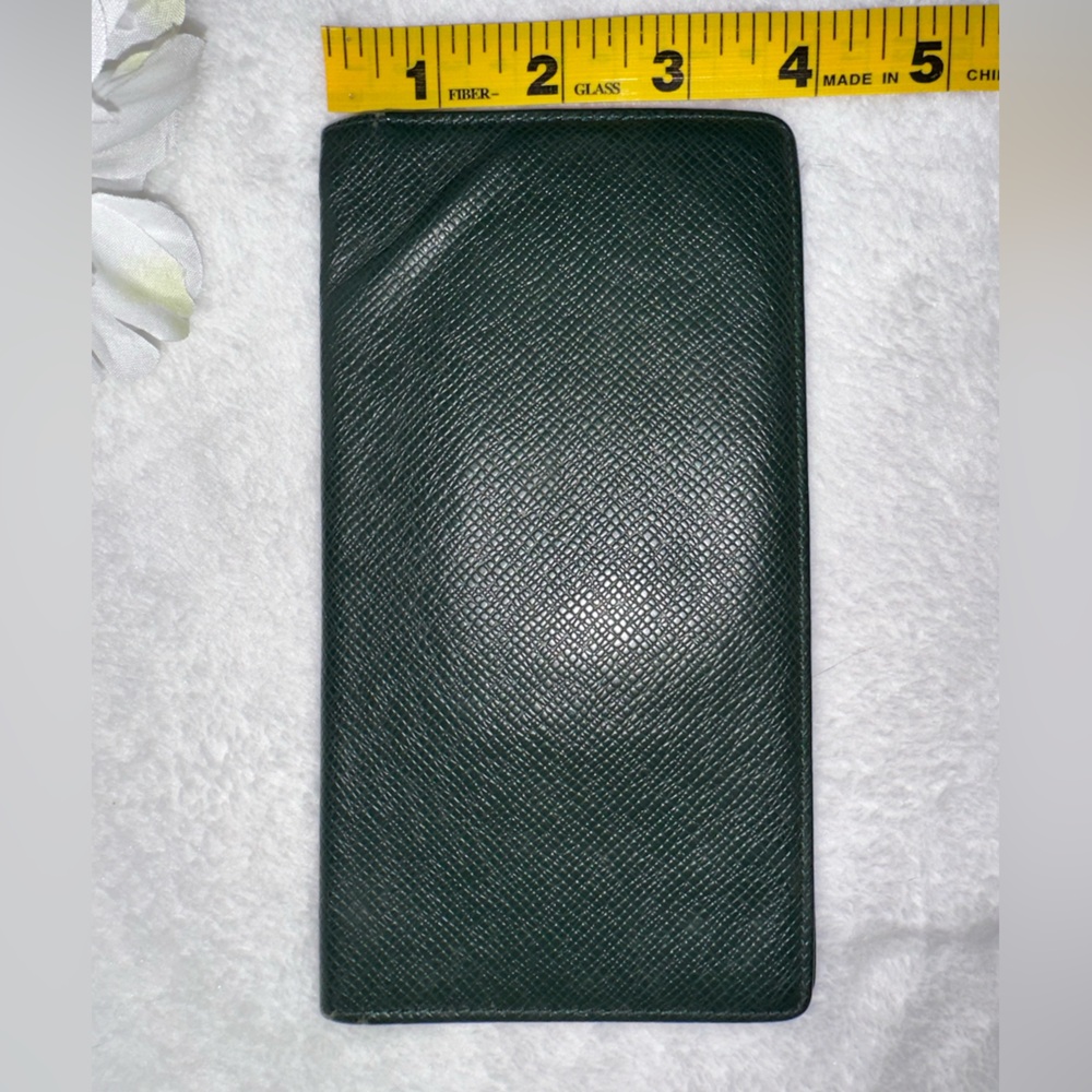 AUTHENTIC MEN'S LOUIS VUITTON BLACK GREEN TAIGA LEATHER PORTE CARTES LONG WALLET - Picture 3 of 12